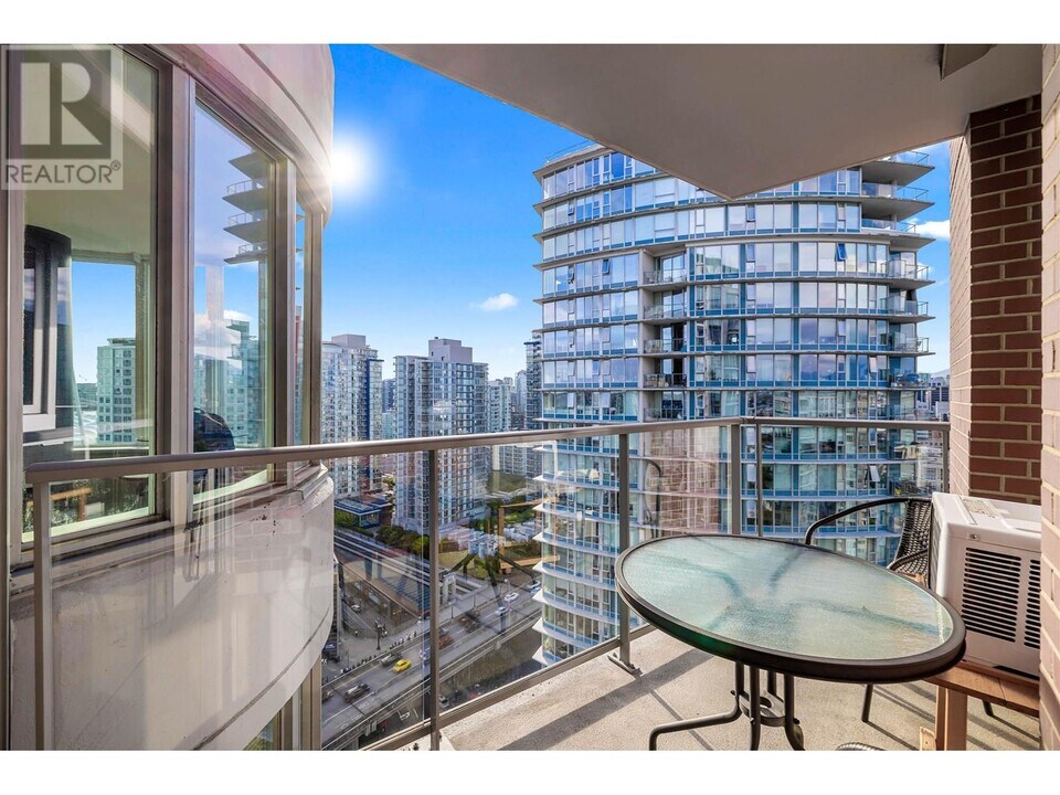 688-3688 Abbott St in Vancouver, BC - Building Photo