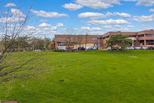 1151 Seven Locks Rd in Rockville, MD - Foto de edificio - Building Photo