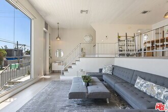 657 Mildred Ave in Los Angeles, CA - Building Photo - Building Photo