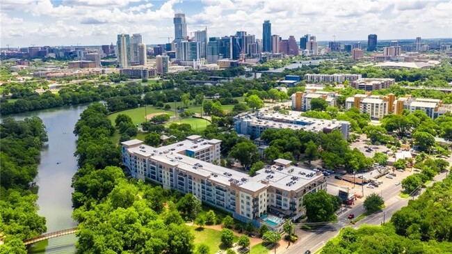 1900 Barton Springs Rd, Unit Furnished in Austin, TX - Building Photo - Building Photo