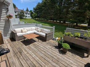 33 Harbor View Rd in South Burlington, VT - Building Photo - Building Photo