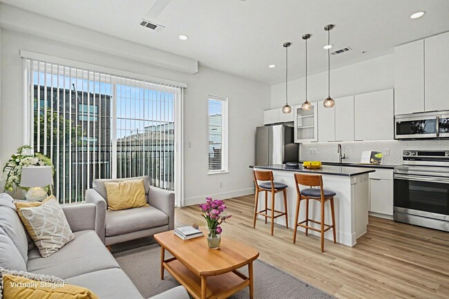 property at 2217 N Fitzhugh Ave