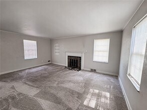 2710 Henderson Rd in White Oak, PA - Building Photo - Building Photo