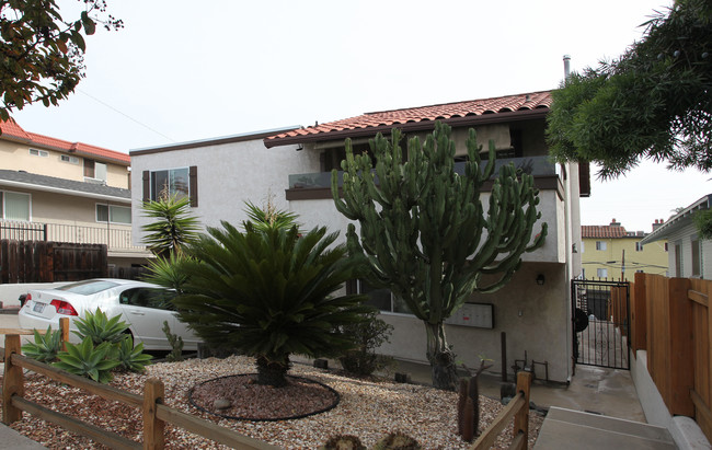 3793 Centre St in San Diego, CA - Foto de edificio - Building Photo