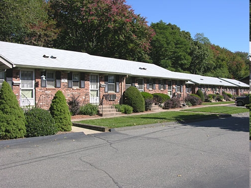 Sunny Brooke Village in Manchester, CT - Building Photo