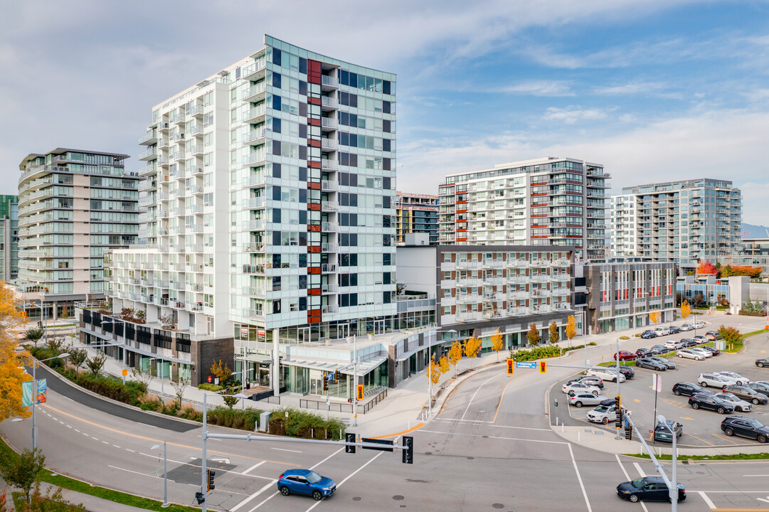 Oval Village in Richmond, BC - Building Photo