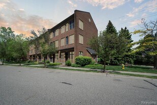 537 Lewis St in Birmingham, MI - Building Photo