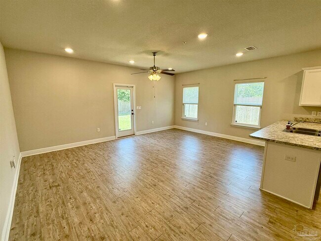 6029 Royal Port Ct in Bellview, FL - Foto de edificio - Building Photo