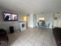 6780 W 2nd Ct in Hialeah, FL - Foto de edificio - Building Photo