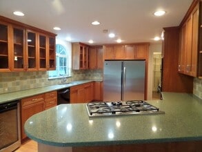 26811 SE Duthie Hill Rd in Issaquah, WA - Building Photo - Building Photo