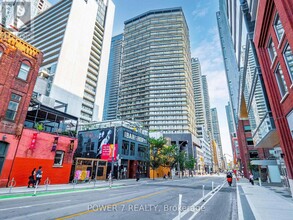 125-3125 Peter St in Toronto, ON - Building Photo - Building Photo