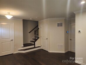 1229 Queen Lyon Ct in Charlotte, NC - Building Photo - Building Photo