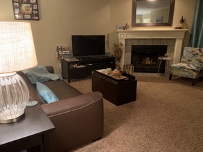 16419 Spruce Way, Unit G1 in Lynnwood, WA - Building Photo - Building Photo