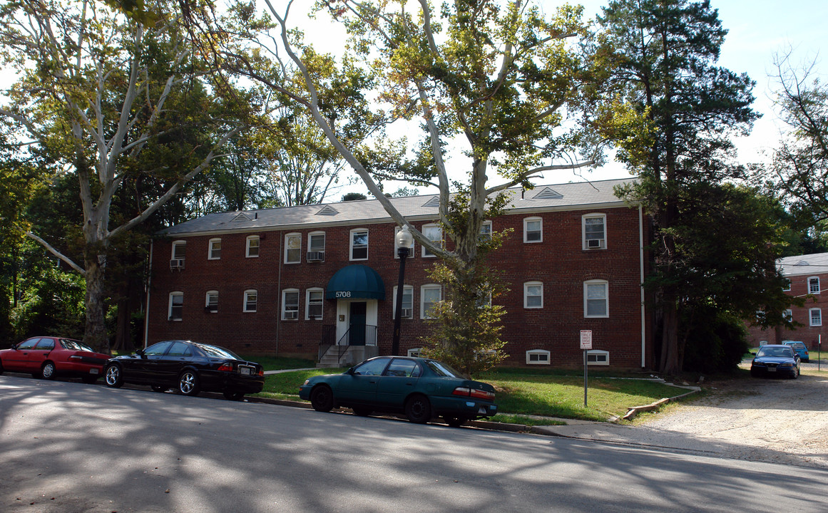 Westover Place in Arlington, VA - Foto de edificio