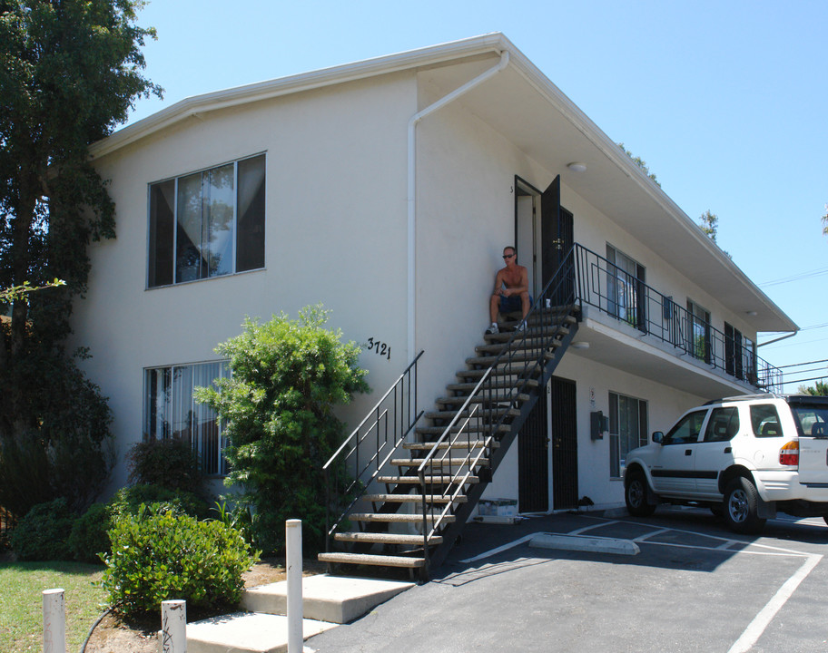 3721 S Sepulveda Blvd in Los Angeles, CA - Foto de edificio