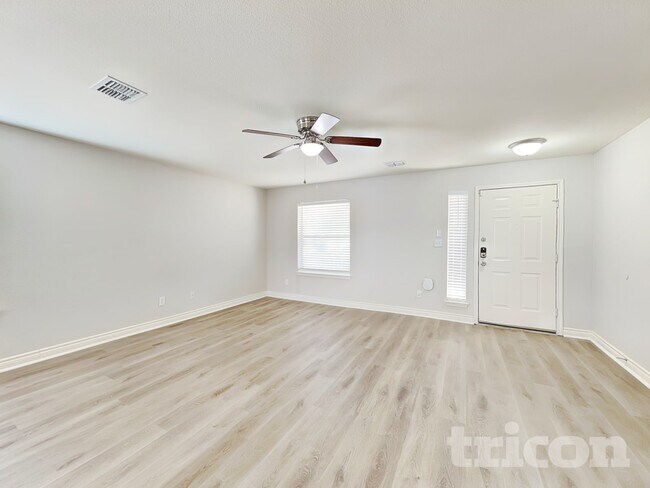 9707 Marbach Bend in San Antonio, TX - Foto de edificio - Building Photo