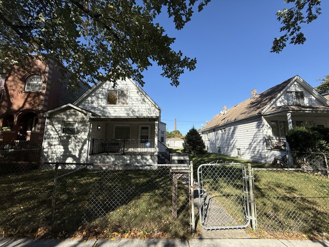 4844 W Montrose Ave in Chicago, IL - Building Photo - Building Photo