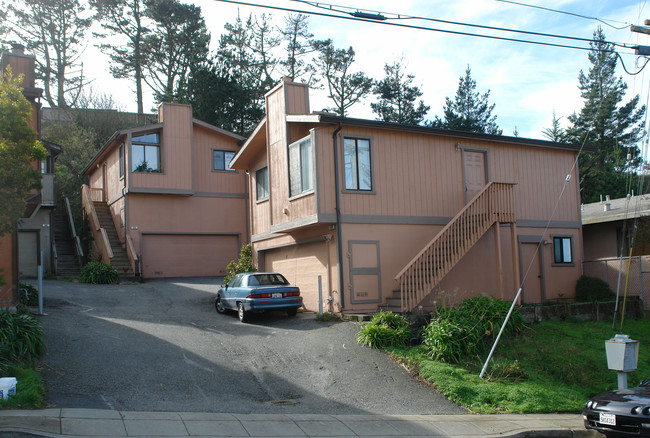 472-478 Lewis Ln in Pacifica, CA - Building Photo - Building Photo