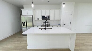 7914 N Omega Way in Citrus Springs, FL - Building Photo - Building Photo