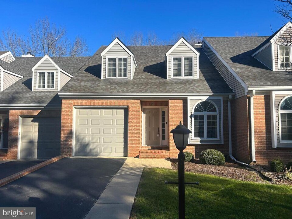 1175 S Washington St in Easton, MD - Building Photo
