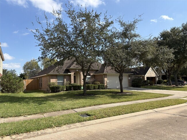 1909 Highland Point Ct in Pearland, TX - Building Photo - Building Photo