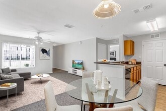 Malabar Cove Apartments in Palm Bay, FL - Foto de edificio - Building Photo