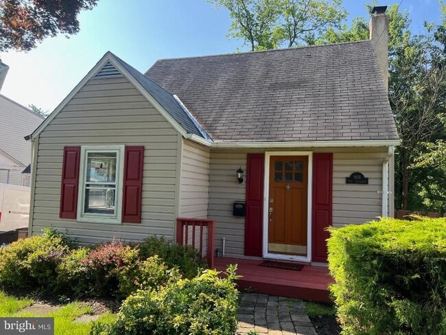 property at 909 Old Lancaster Rd