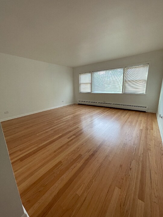 6241 W Montrose Ave in Chicago, IL - Building Photo