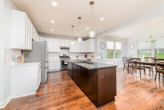 118 W Whispering Pines Way in Verona, WI - Building Photo - Building Photo