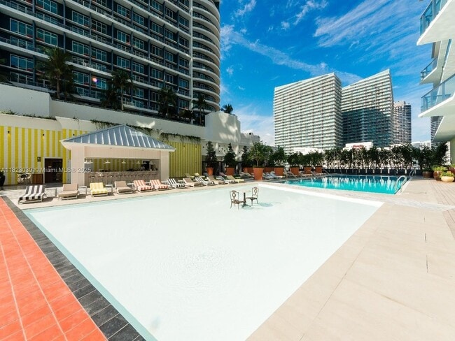 1300 S Miami Ave, Unit 1209 in Miami, FL - Building Photo - Building Photo