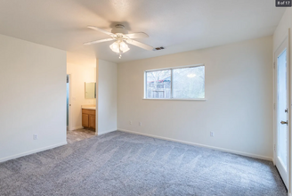1573 Wingsetter Way in Redding, CA - Foto de edificio - Building Photo