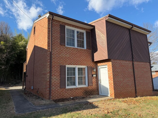 property at 3814 Plantation Rd NE