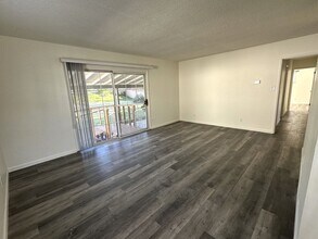 10206 Hillview Ave in Los Angeles, CA - Building Photo - Building Photo