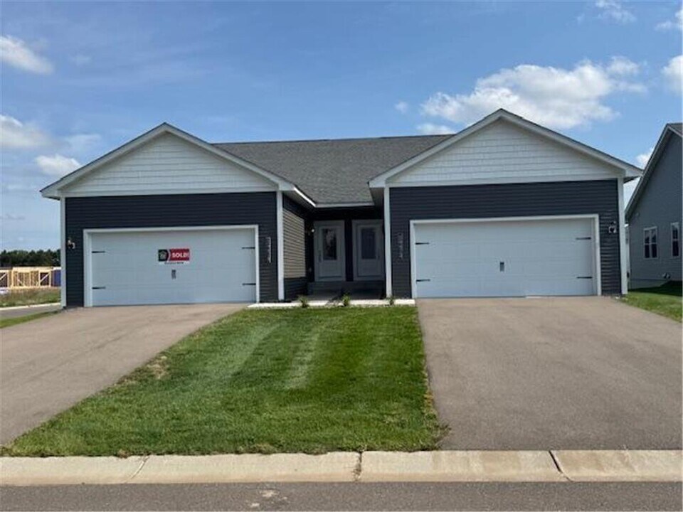 39873 Fallbrook Ave in North Branch, MN - Building Photo