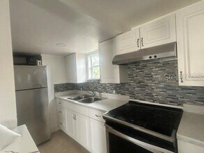 5750 10th St N in St. Petersburg, FL - Building Photo - Building Photo