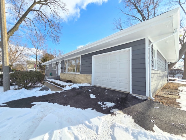 29 E Lake Shore Dr in Round Lake Park, IL - Building Photo - Building Photo