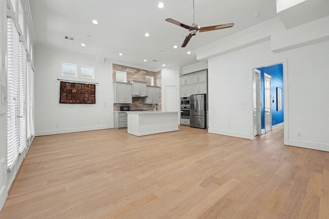 property at 2713 Kinsley Oaks Dr