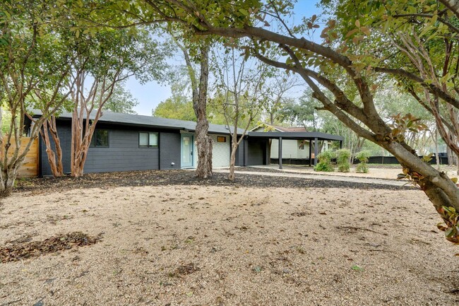 2403 Trafalgar Dr in Austin, TX - Foto de edificio - Building Photo