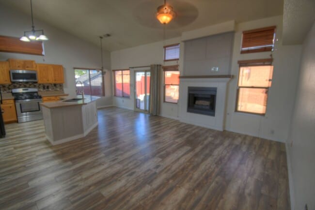 9215 Clinton Anderson Dr NW in Albuquerque, NM - Building Photo - Building Photo