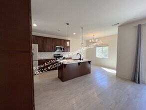 1511 Irving Ln in Santa Maria, CA - Foto de edificio - Building Photo