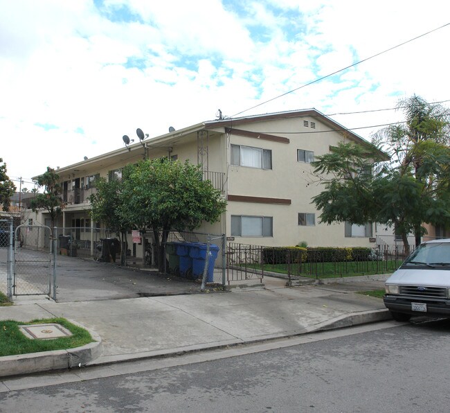 5246 Riverton Ave in North Hollywood, CA - Building Photo - Building Photo