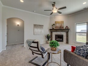 631 Hackberry Ln in Washington, OK - Building Photo - Building Photo