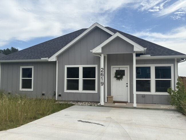 property at 2619 Creekview Dr