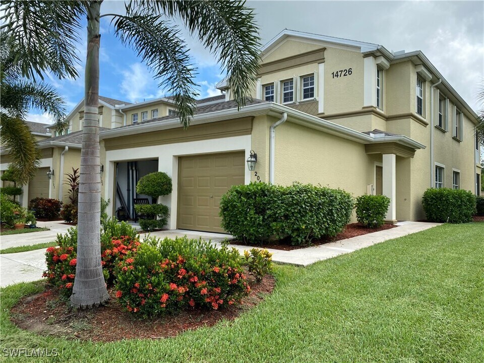 14726 Calusa Palms Dr in Ft. Myers, FL - Building Photo