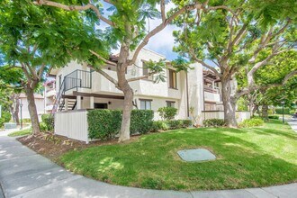 21372 Brookhurst St in Huntington Beach, CA - Building Photo - Building Photo