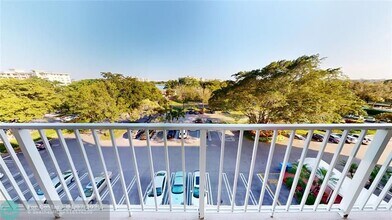 3080 N Course Dr in Pompano Beach, FL - Building Photo - Building Photo