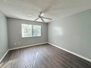 1100 Crestwood Ct S in Royal Palm Beach, FL - Foto de edificio - Building Photo