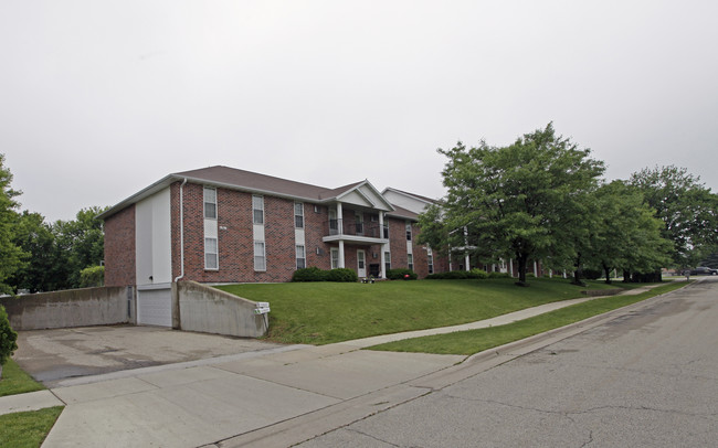 Fox Hills Apartments in Janesville, WI - Foto de edificio - Building Photo