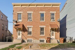 1212 Bates Ave in Cincinnati, OH - Building Photo