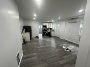 179 Ada Dr in Staten Island, NY - Building Photo - Building Photo